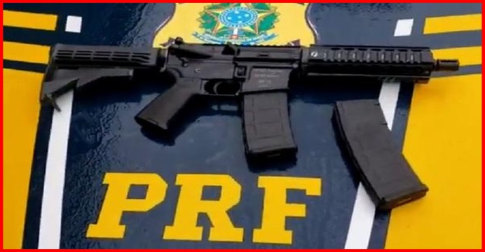 Fuzil e carregadores são achados escondidos em compartimento secreto de carro na BR-116; assista