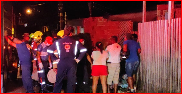 Três crianças morrem abraçadas em incêndio enquanto a mãe enche a cara no bar