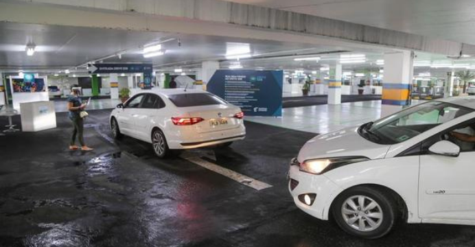 Apesar das medidas restritivas, shoppings de Salvador podem funcionar no sistema drive-thru; saiba como