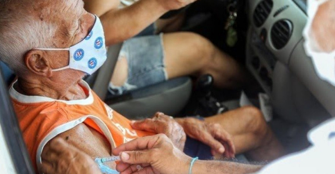 Salvador inicia vacinação de idosos com 69 anos ou mais nesta quinta-feira; saiba mais