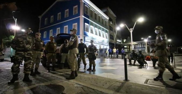 Após novo decreto do governo, toque de recolher pode mudar de 21h para 22h em Salvador