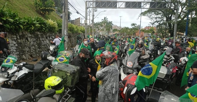Motociata pró-Bolsonaro reúne centenas de manifestantes em Salvador