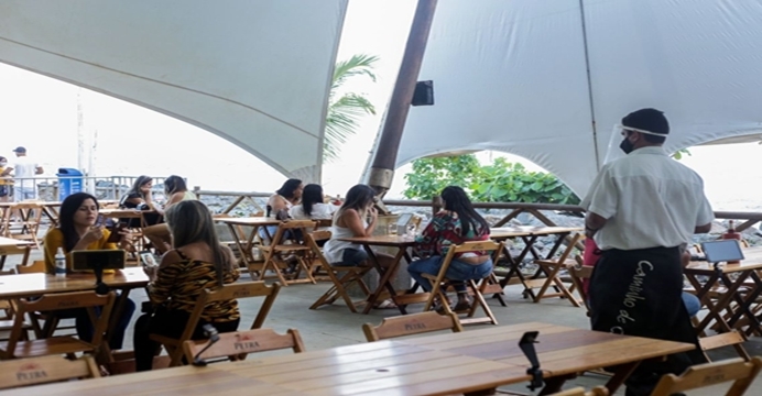 Prefeitura amplia funcionamento de bares e restaurantes e libera apresentação de bandas em Salvador