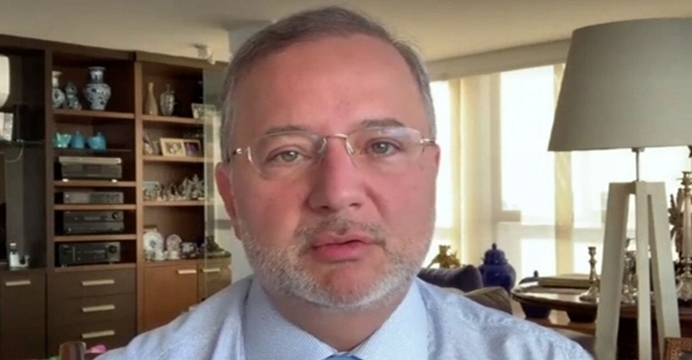 Fábio chora em despedida e Tereza Paim assume Sesab interinamente