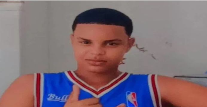 Jovem de 12 anos é executado dentro de casa. BANG BANG NA BAHIA . POÇA DE SANGUE! Cadê a Segurança pública?
