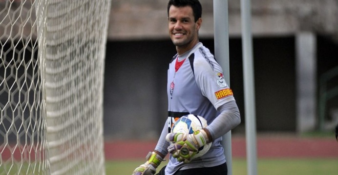 Sem resposta de Wilson, Vitória segue à procura de goleiro