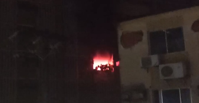incêndio de grandes proporções atinge prédio do Hospital Salvador