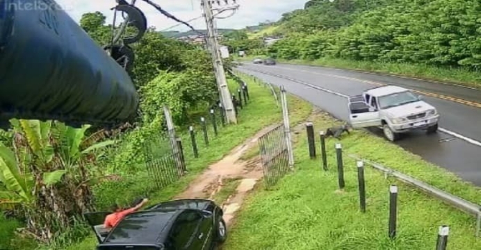 VÍDEO: PM reage a tentativa de assalto e atinge um criminoso na Bahia; bandidos foram presos