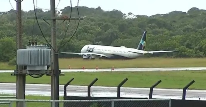 Urgente! Avião perde controle durante pouso em Salvador