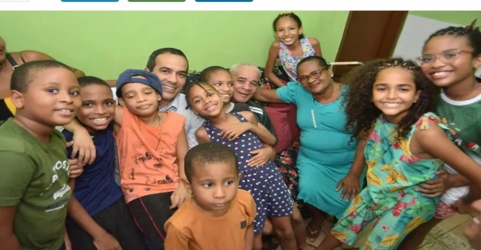 Prefeito entrega mais de 100 casas reformadas pelo morar melhor  na Fazenda Grande I