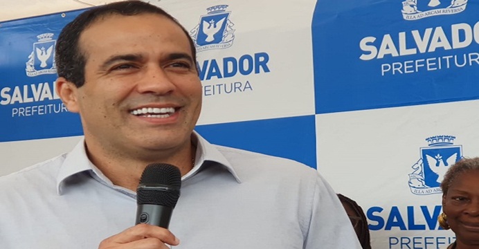 Prefeito afirma que estátua de Mãe Stella de Oxóssi será recolocada no dia 10 de agosto