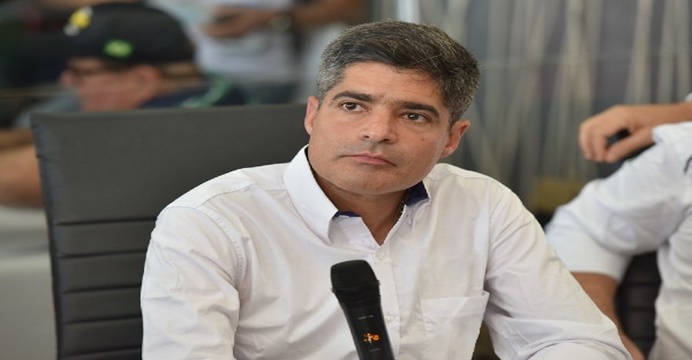 ACM Neto admite volta ao palanque para disputar governo do estado em 2026