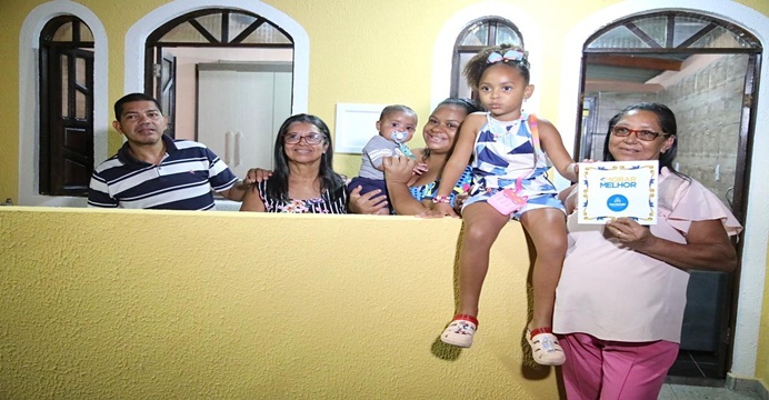 Prefeitura entrega casas reformadas e anuncia novas intervenções no Alto do Cabrito