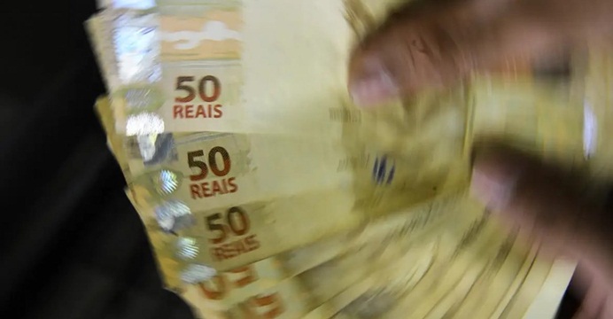 Primeira parcela do décimo terceiro deve ser paga até esta quinta