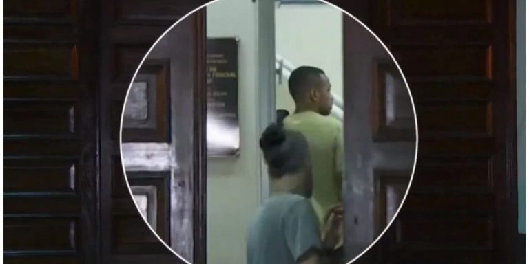 Robinho chega à penitenciária de Tremembé