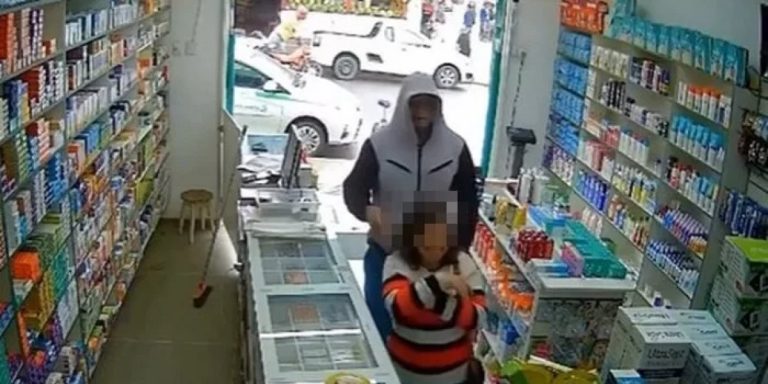 Mulher tem crise de risos durante assalto a farmácia em Vitória da Conquista