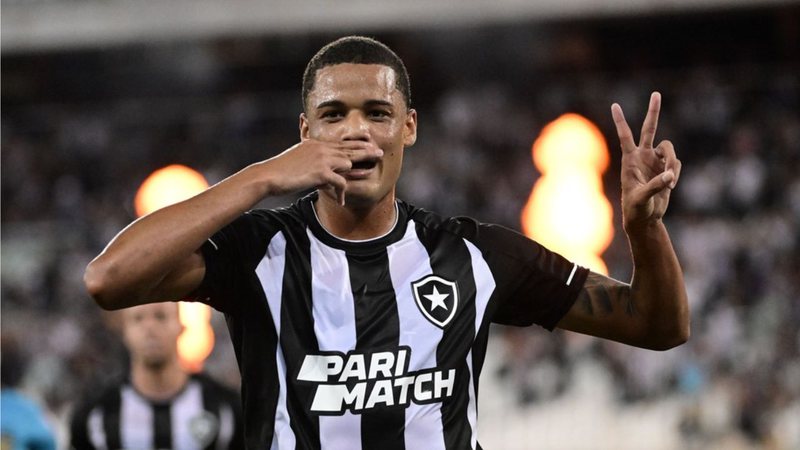 Vitória contrata atacante do Botafogo; saiba detalhes