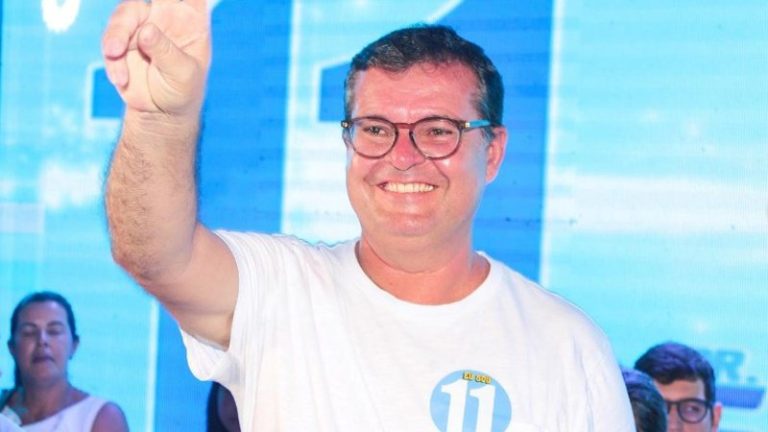 Carro de pré-candidato à prefeitura é atingido por tiros na Bahia