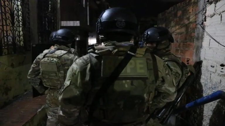 Granada é encontrada perto de posto de saúde em Salvador