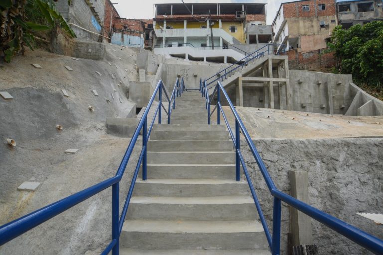 Prefeitura de Salvador entrega contenção de encosta no Alto da Terezinha e chega a 545 áreas de risco protegidas*