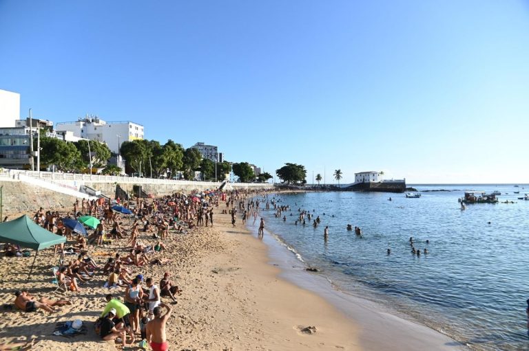 PROTESTO DE BARRAQUEIROS NO PORTO DA BARRA TEM EFEITO REVERSO E VIRALIZA NAS REDES: ‘AMEI’