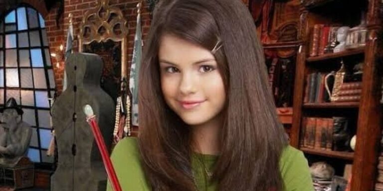 Selena Gómez vende objeto que usou durante gravações de “Os Feiticeiros de Waverly Place” por apenas 4 dólares
