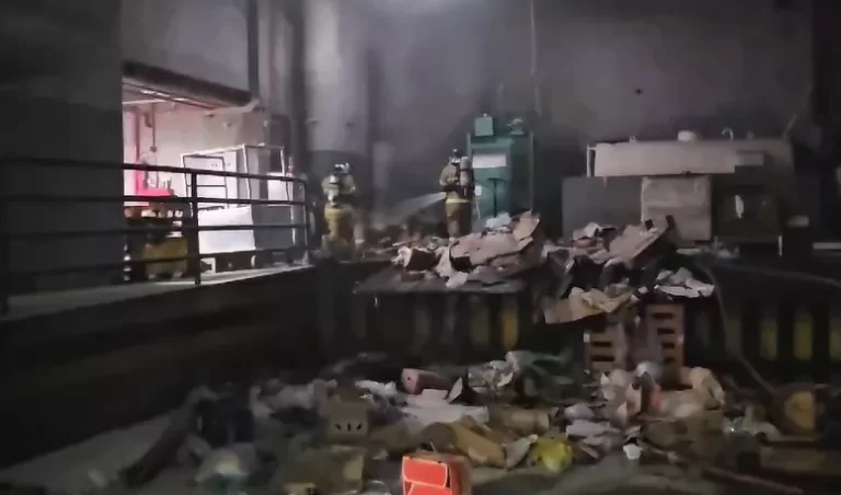 Incêndio atinge supermercado RedeMix no Corredor da Vitória