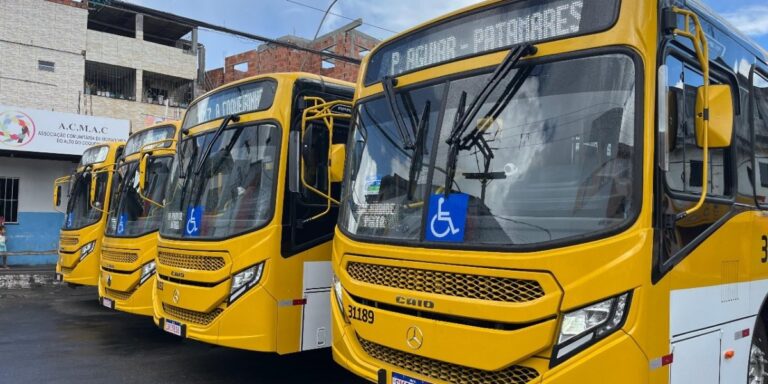 Prefeitura de Salvador entrega mais quatro ônibus novos para população