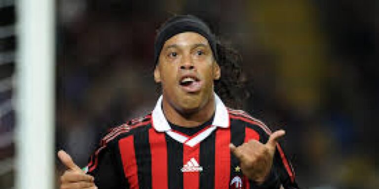Ronaldinho Gaúcho vive relacionamento ‘incomum’, affair com quase 10 mulheres