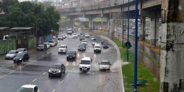 Com previsão de temporais, Salvador segue sob alerta de perigo até terça