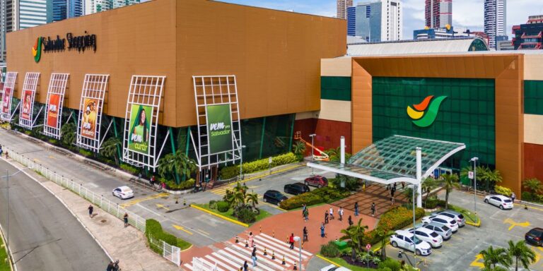 Supermercado do Salvador Shopping encerra atividades e metade dos funcionários são demitidos