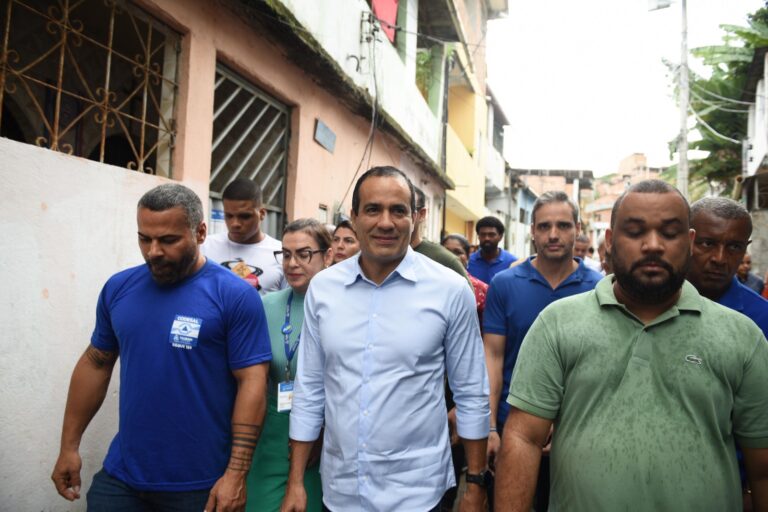 *Prefeitura entrega requalificação de canal e pavimentação de seis ruas em Fazenda Coutos*