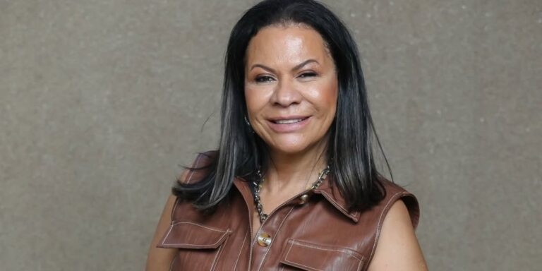 Em vazamento de áudios, Dona Ruth reclama de fãs de Marília Mendonça: ‘Me perturbam’