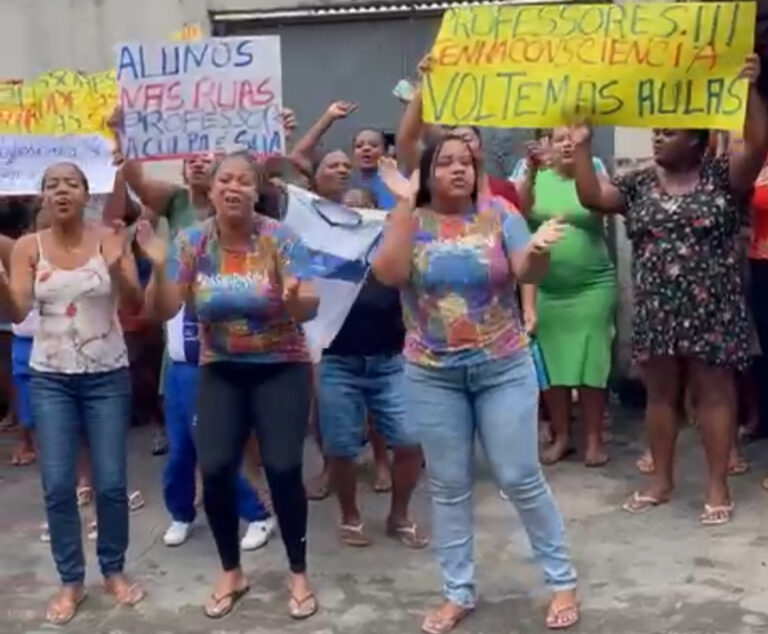 Mães protestam contra greve ’abusiva’ de professores rede municipal de Salvador