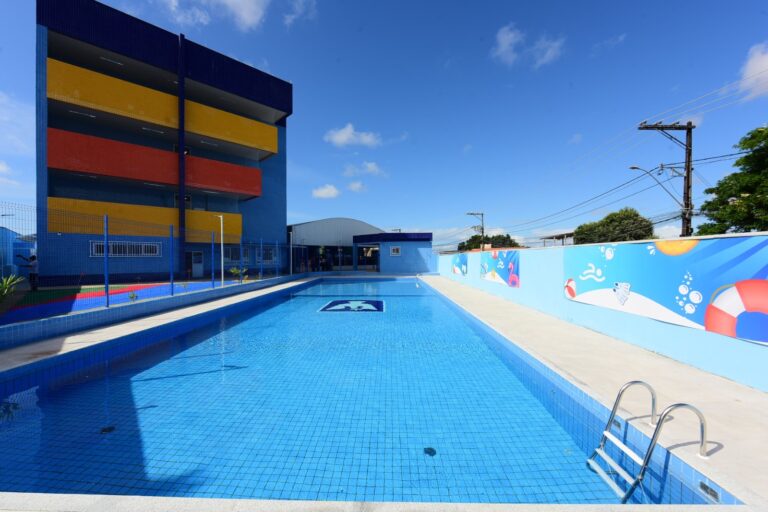 Prefeitura inaugura escola com piscina semiolímpica e capacidade para 1 mil alunos em Castelo Branco*