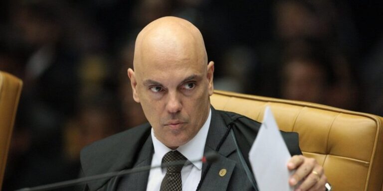 Alexandre de Moraes faz nova ameaça a Bolsonaro caso ele descumpra as medidas da prisão domiciliar