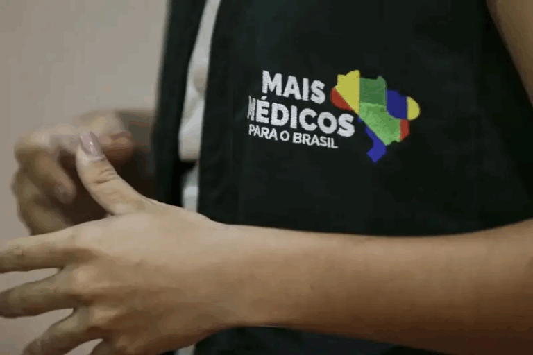 Mais Médicos na mira dos EUA: autoridades têm vistos cancelados e governo reage