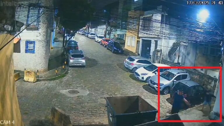 Assista ao momento em que criminosos atacam rivais a tiros em bairro de Salvador