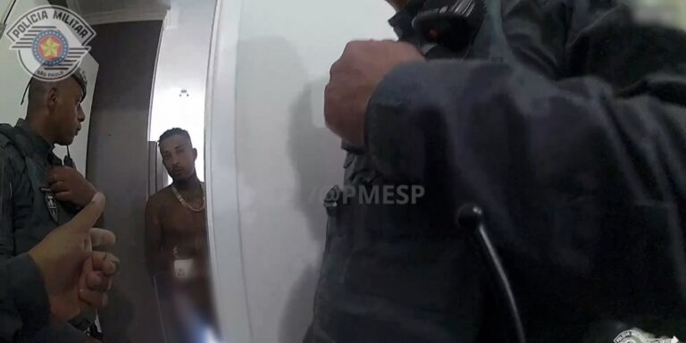 Após acidente, policiais encontram Gato Preto nu e acompanhado de duas mulheres dentro da sua casa