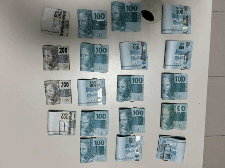 Homem é preso com mais de R$ 18 mil em notas falsas na CE-085, em Caucaia