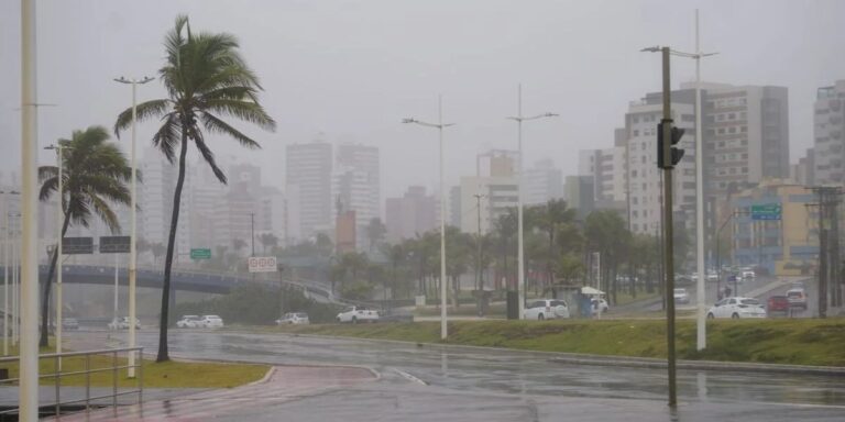 Salvador e o estado da Bahia têm alerta de chuva forte e perigosa durante a semana