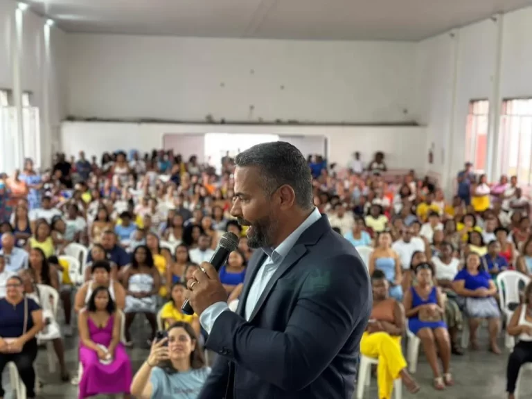 Formatura reúne 320 alunos do Instituto Social Aprenda, Faça e Ganhe no Subúrbio Ferroviário