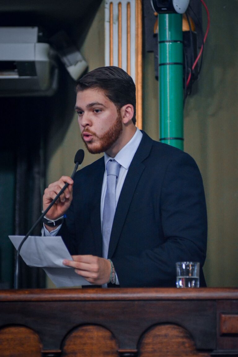 *Lei que garante justificativa de ausência de professores em reuniões pedagógicas é sancionada em Salvador