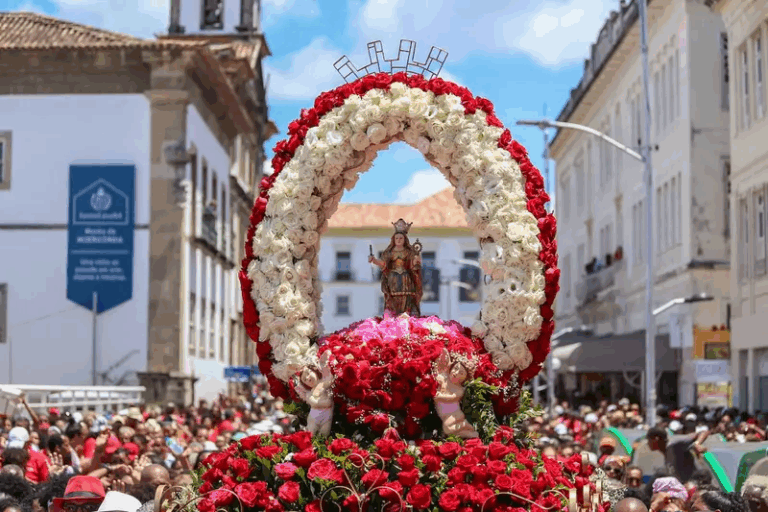 Pelourinho celebra Dia de Santa Bárbara com fé, tradição e cortejo pelas ruas históricas de Salvador