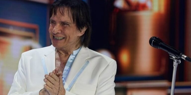 Roberto Carlos emociona multidão em Salvador com show gratuito e repertório de sucessos