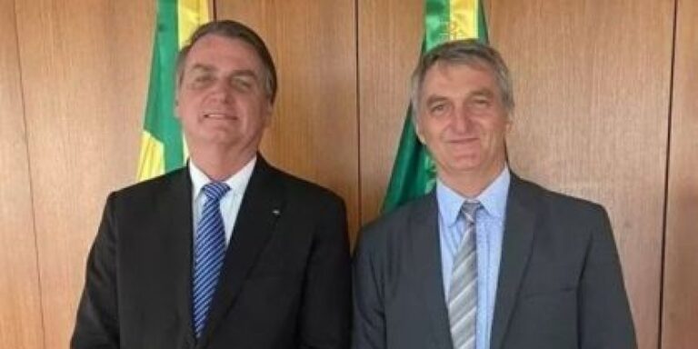 Irmão de Bolsonaro acerta a quadra na Mega da Virada 2025