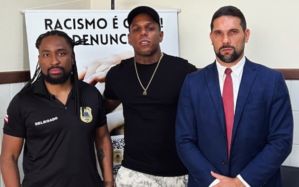 Cantor ‘Oh Polêmico’ denuncia ter sido vítima de racismo em salão de beleza na Bahia: ‘Nojo de preto’