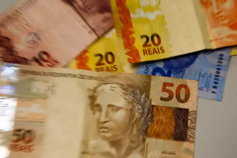 Novo salário mínimo de R$ 1.621 começa a valer