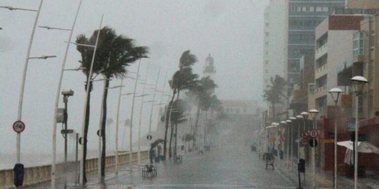 Joga água! Previsão do tempo para o segundo dia de Carnaval é de tempo nublado e chuva