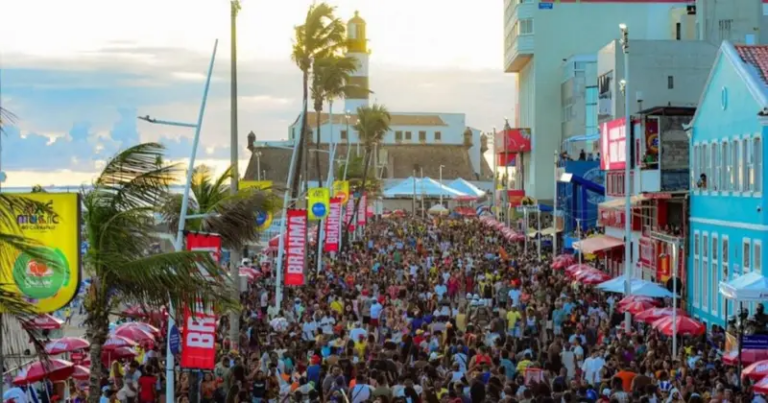 Sexta-feira de Carnaval em Salvador tem BaianaSystem, Anitta e Bell Marques; confira a programação completa